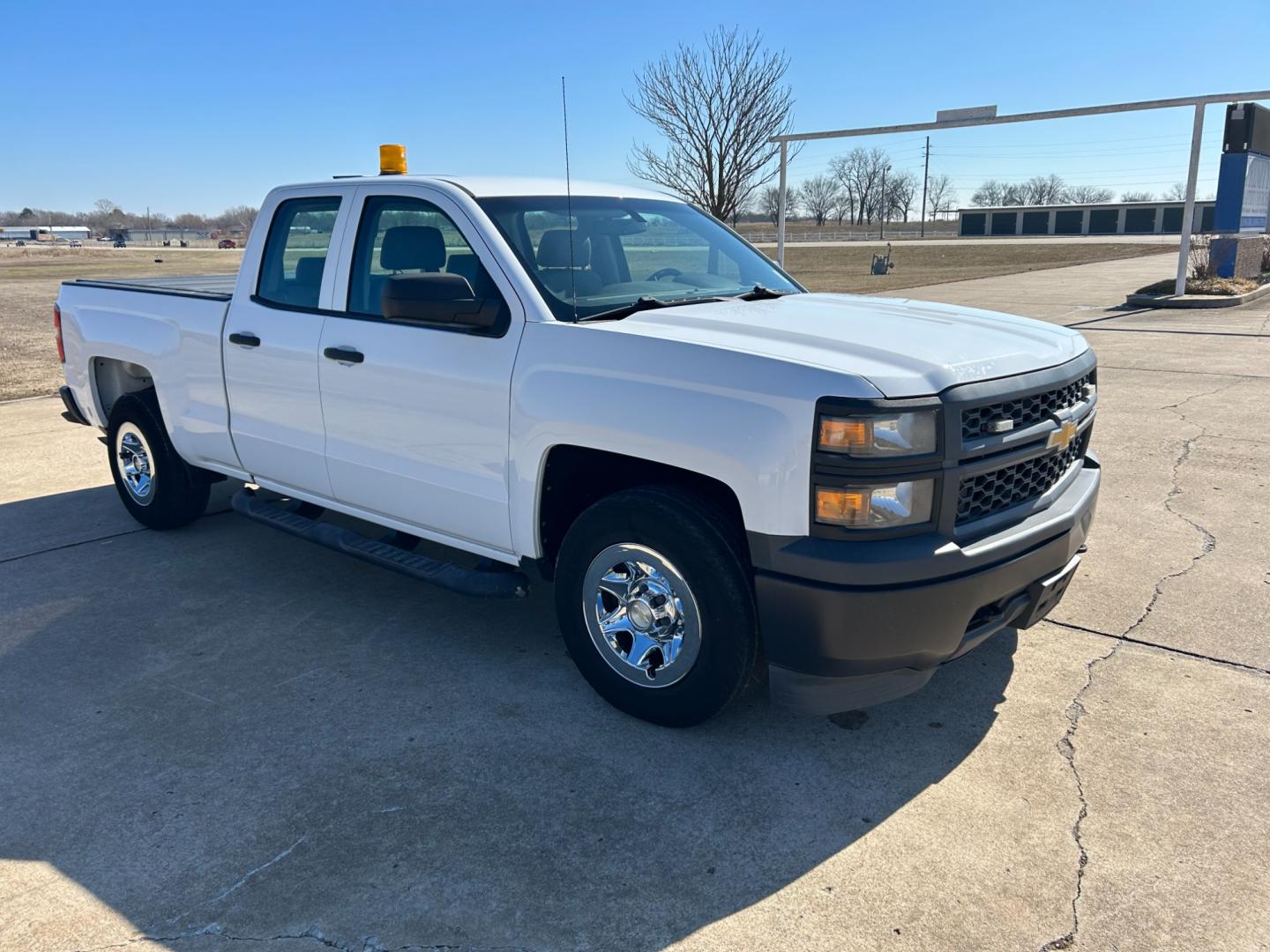 2015 White /Gray Chevrolet Silverado 1500 Work Truck Double Cab 2WD (1GCRCPEC1FZ) with an 5.3L V8 OHV 16V engine, 6-Speed Automatic transmission, located at 17760 Hwy 62, Morris, OK, 74445, (918) 733-4887, 35.609104, -95.877060 - 2015 CHEVY SILVERADO HAS THE 5.3L V8 AND IS RWD. IT FEATURES A KEYLESS ENTRY REMOTE, POWER WINDOWS, POWER MIRRORS, POWER LOCKS, AM/FM STEREO, PANDORA RADIO, AUX PORT, USB PORT, TRACTION CONTROL, CRUISE CONTROL, BACK UP CAMERA, BED COVER, BED LINER, AND HITCH. IT RUNS ON CNG (COMPRESSED NATURAL GAS) - Photo#2